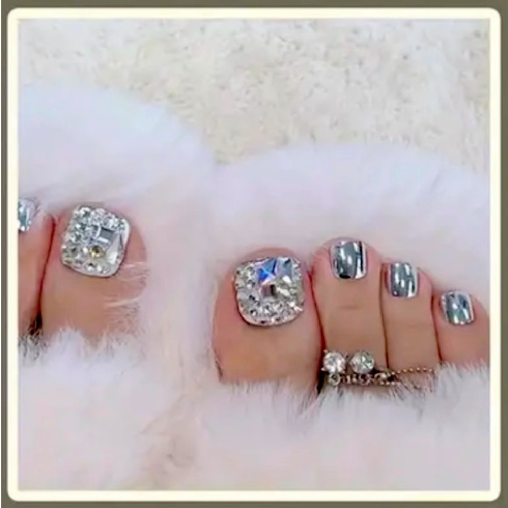 24 Silver Chunky & Mirrored False Press On TOE NAILS